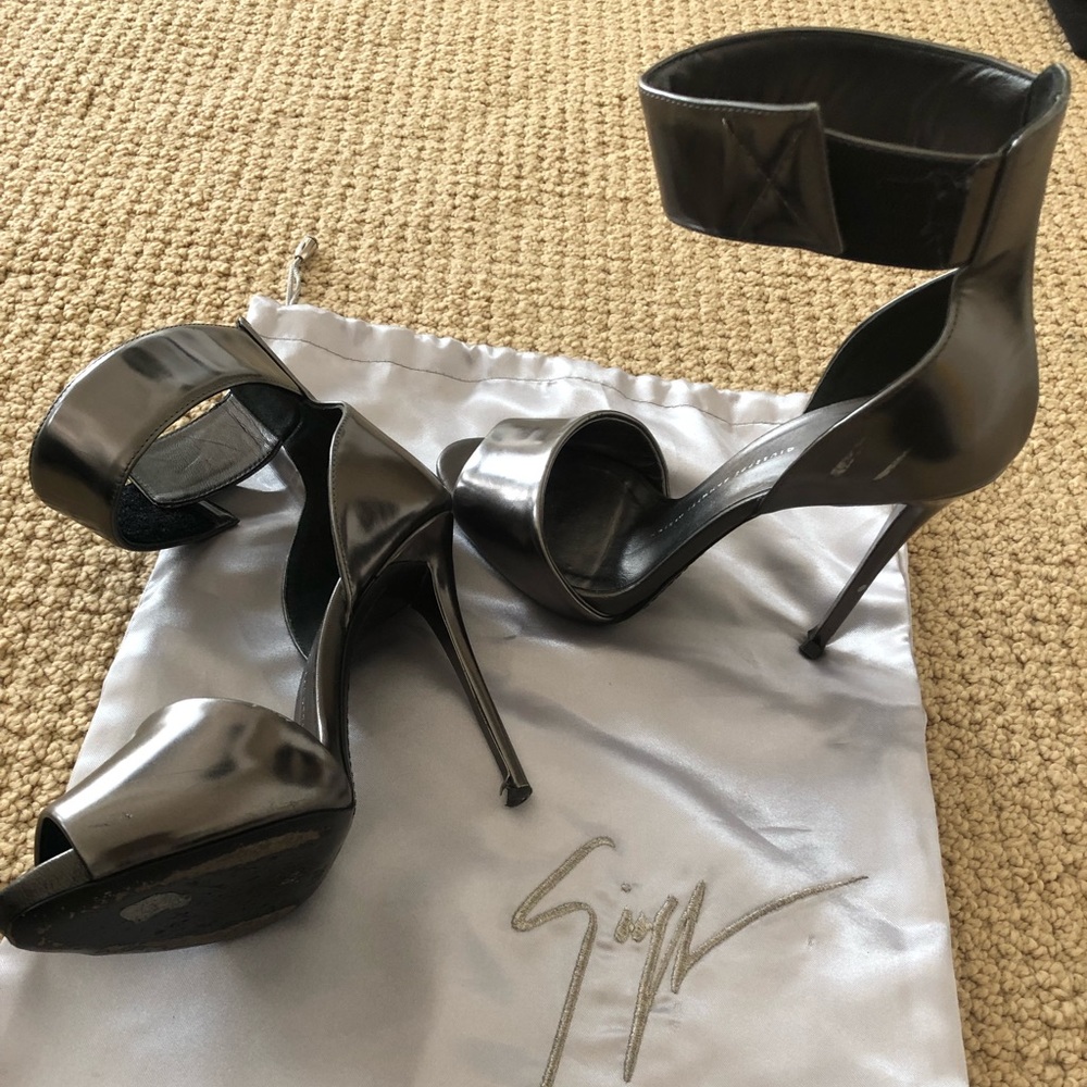 Giuseppe Zanotti Heels. Metallic Carbon. Size 36.5